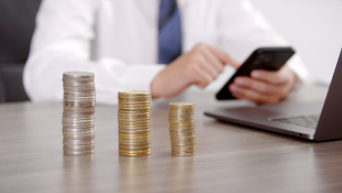 香港金管局将基准利率下调25个基点至4%